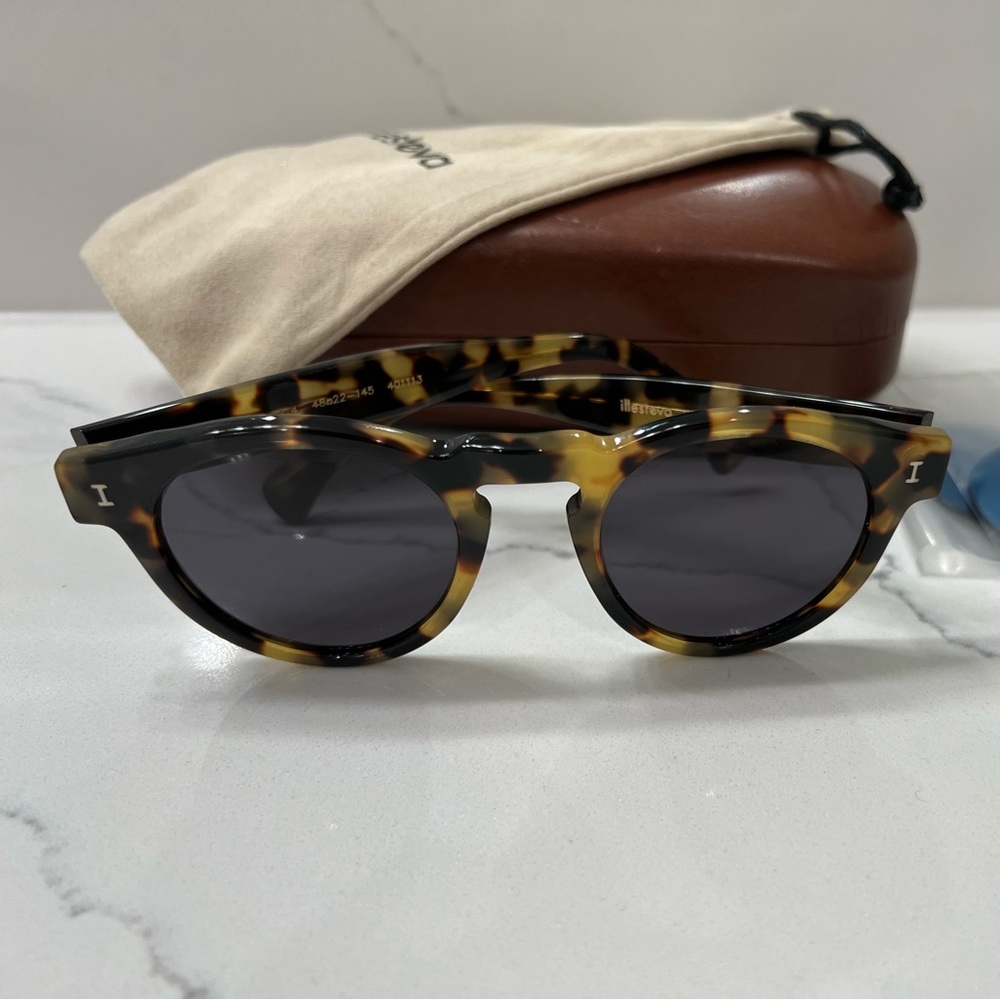 Illesteva Leonard with extra lenses